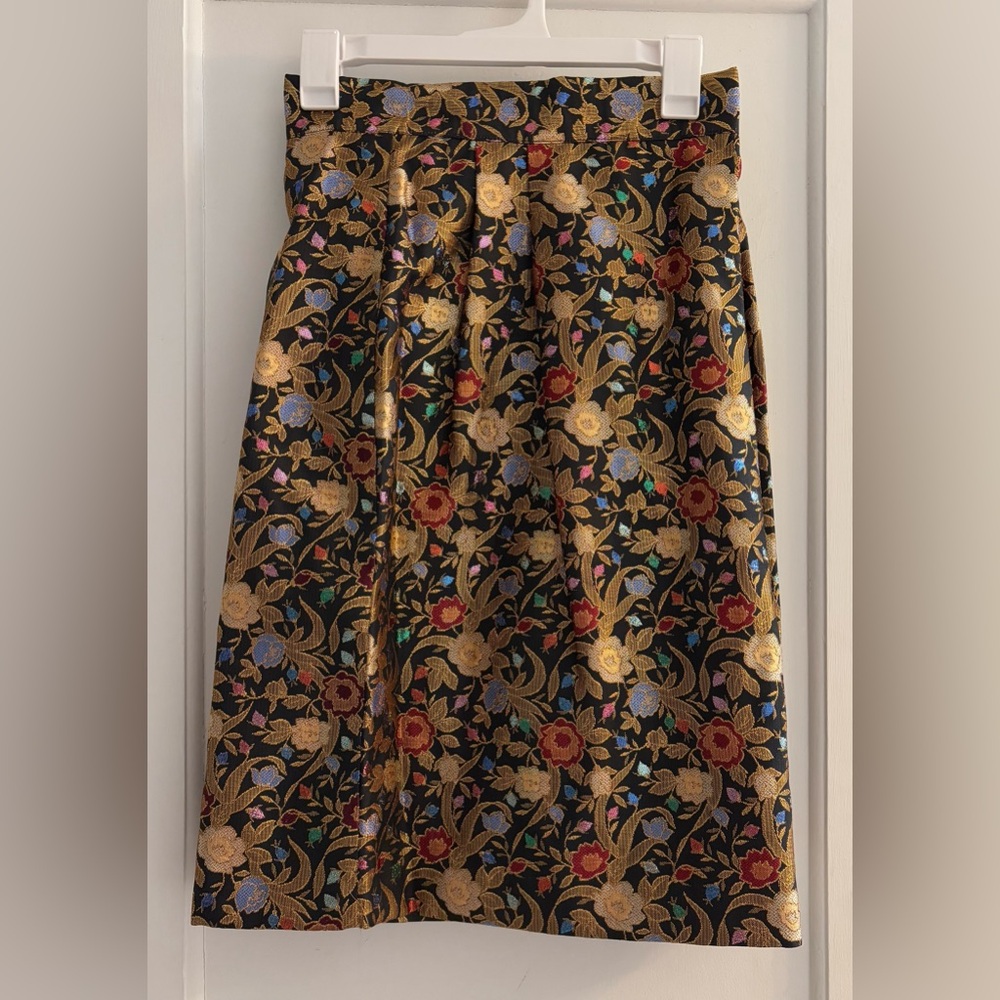 The Eagle’s Eye Vintage Lurex Blend Skirt Size 8 (NWT)